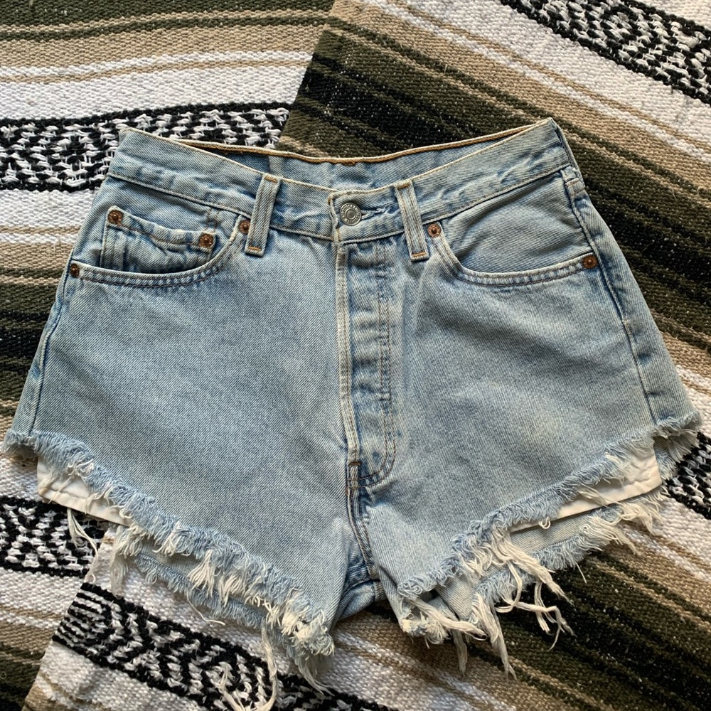 VINTAGE Levi’s High Rise Shorts